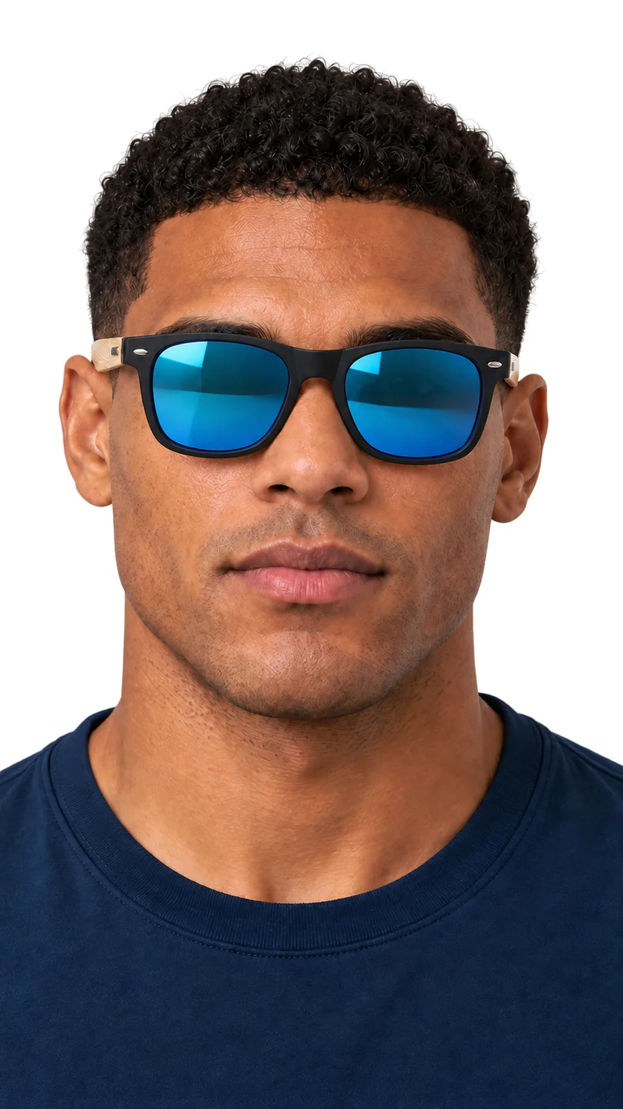 Modelo virtual usando Kauai com lente espelhada azul